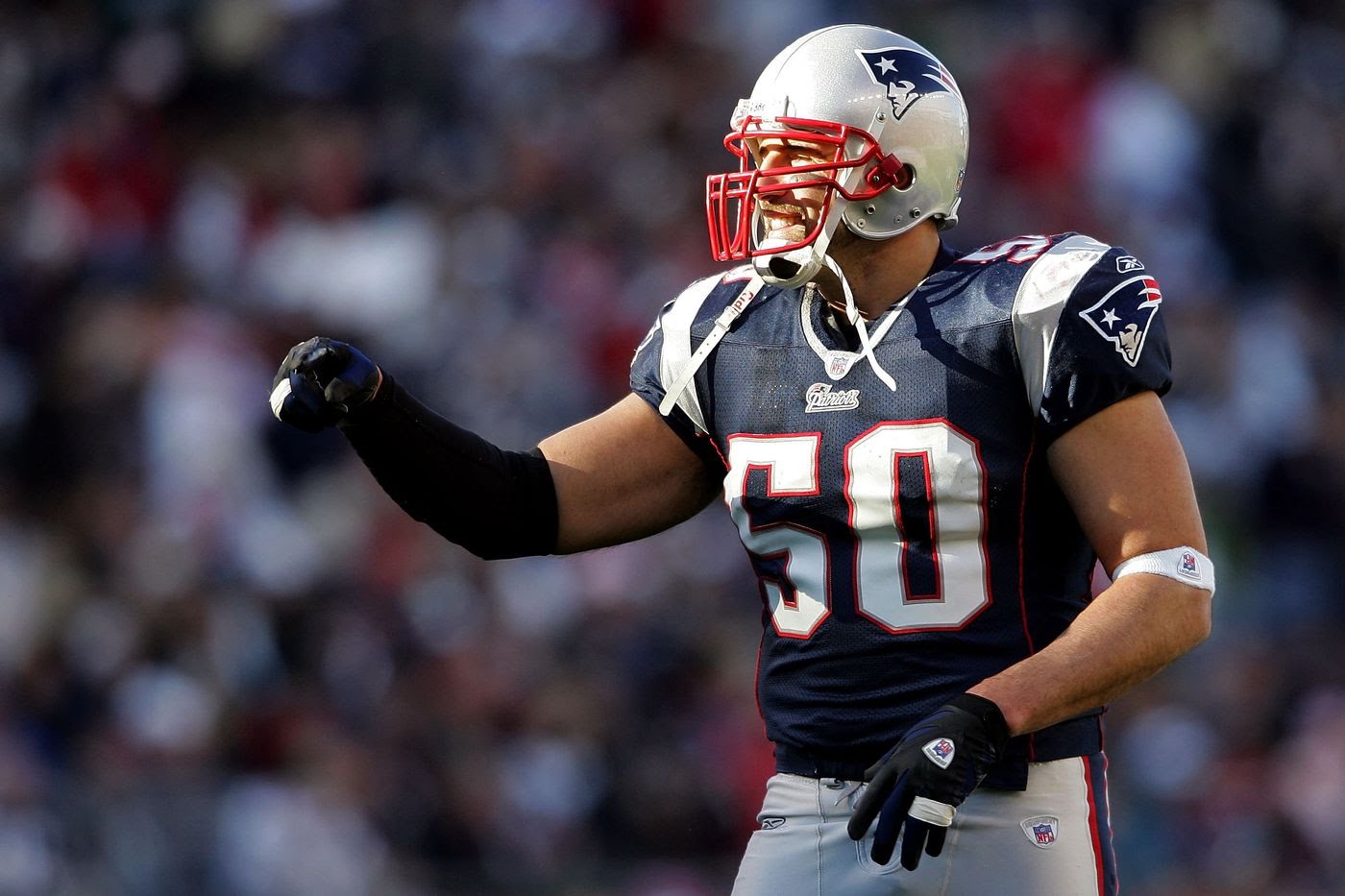 Mike Vrabel, nueva leyenda de los Patriots. (Foto: Getty Images)