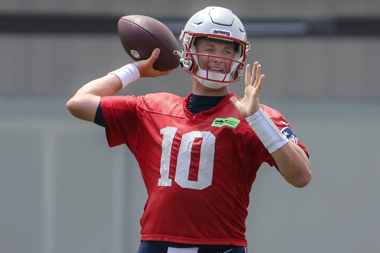 QB Mac Jones. (Foto: Getty Images)